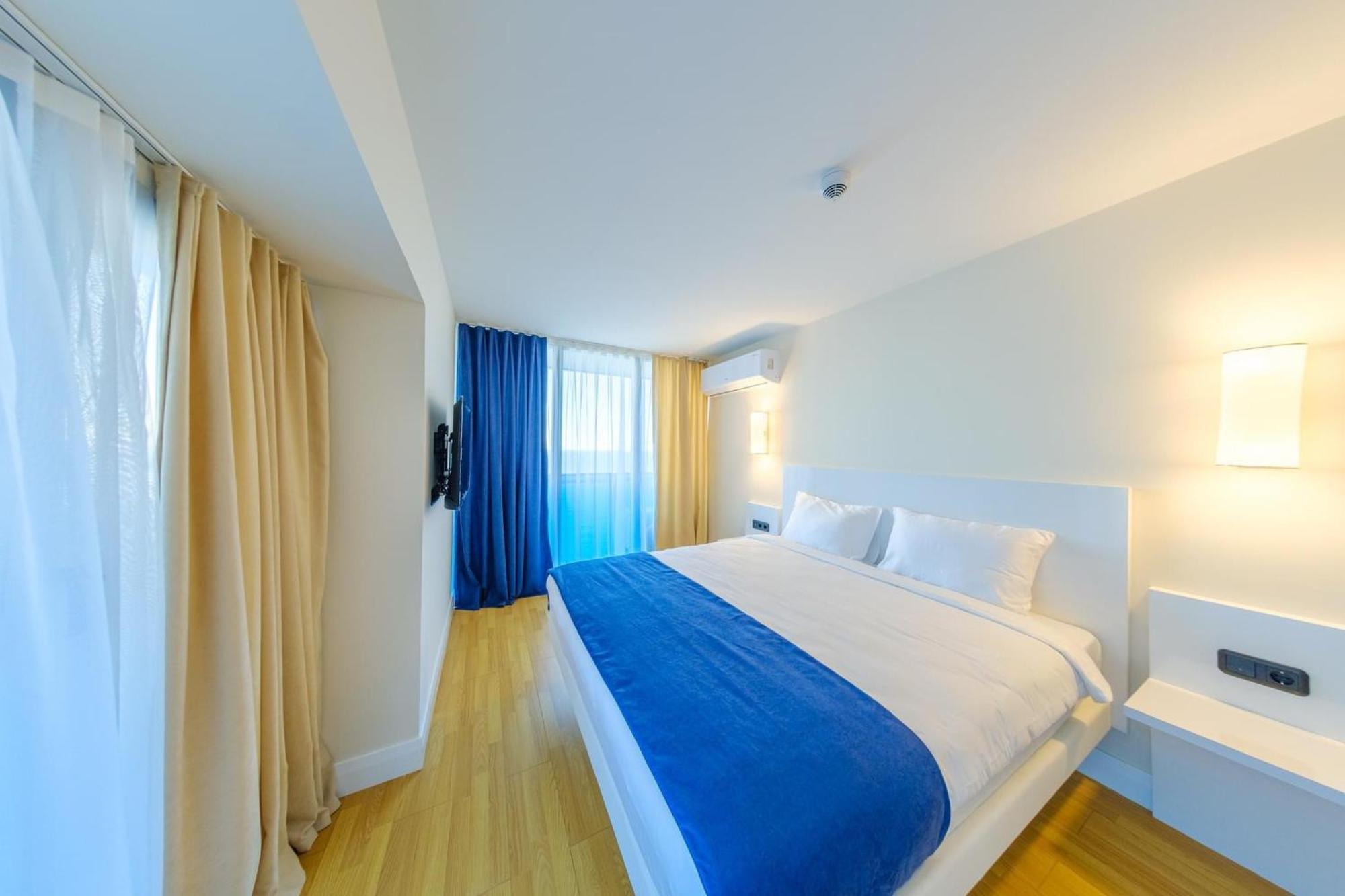 Panorama Sea View Central City Batumi & Aparthotel Esterno foto
